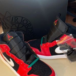 Men's Air Jordan 1 Mid SE Christmas DQ8417-006 BLACK/FIRE RED/WHITE Size 12